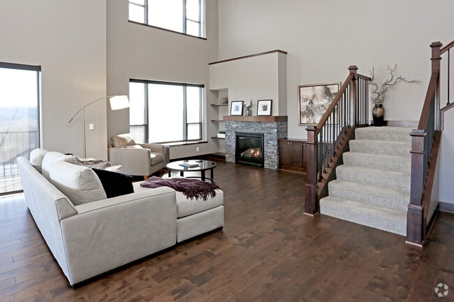 2BR, 2BA - Penthouse