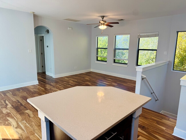 Photo - 1501 Lorraine Loop