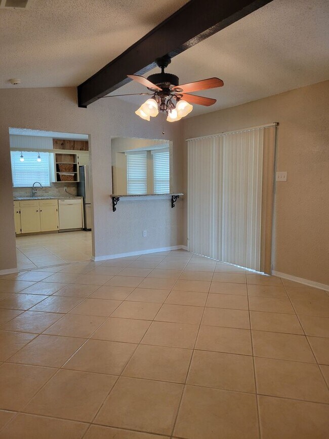 Photo - 3bd/2ba house close to major shopping, restaurants, and Ft. Hood!