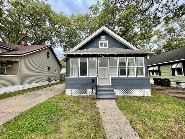 Two Bedroom Home in Muskegon - Two Bedroom Home in Muskegon