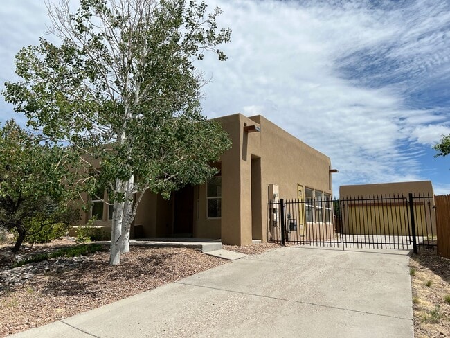 Charming Southwest Living Near Santa Fe Co... - Charming Southwest Living Near Santa Fe Co... House