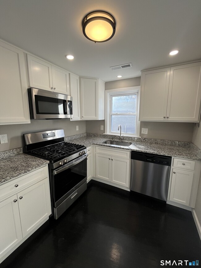 Photo - 395 Blake St