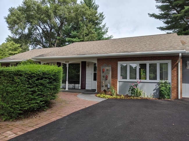 Building Photo - Spacious Home in McBryde Village next to V...