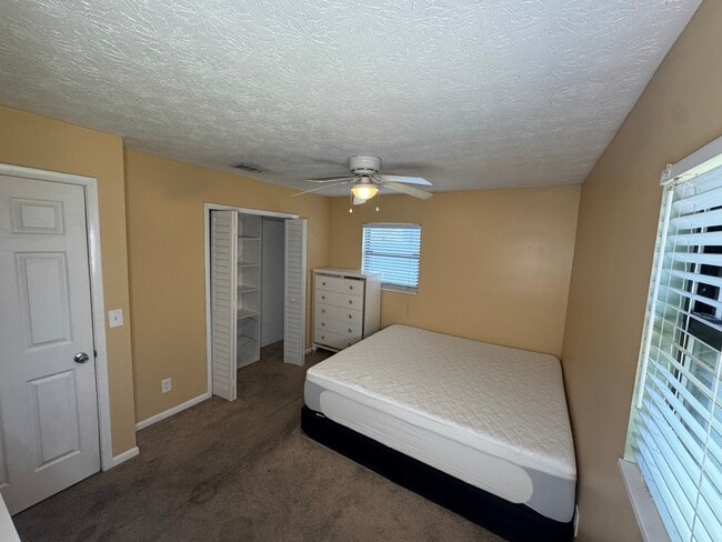 Photo - 8229 Frost St N