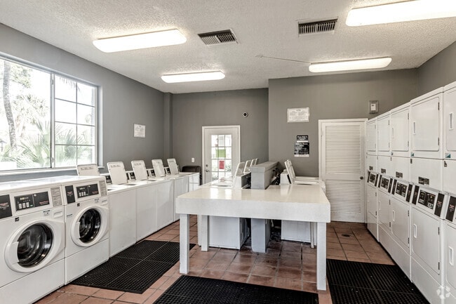 Laundry Room - Woodsdale Oaks
