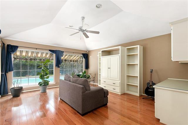 Photo - 6728 Victoria Ave