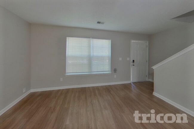 Photo - 121 Eagle Pointe Dr