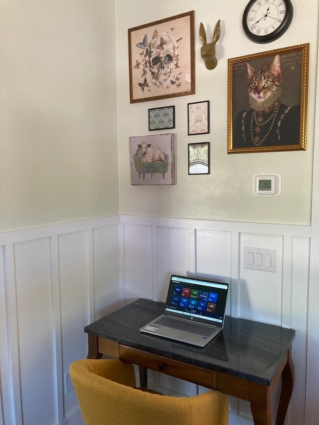 Photo - 2408 Hillview St