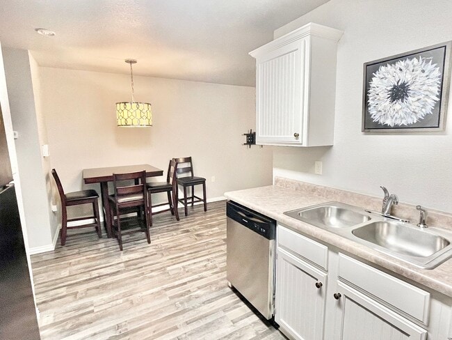 Photo - Quiet, Well-Maintained 2Bed/2.5Bath Home – Prime Fayetteville Location!