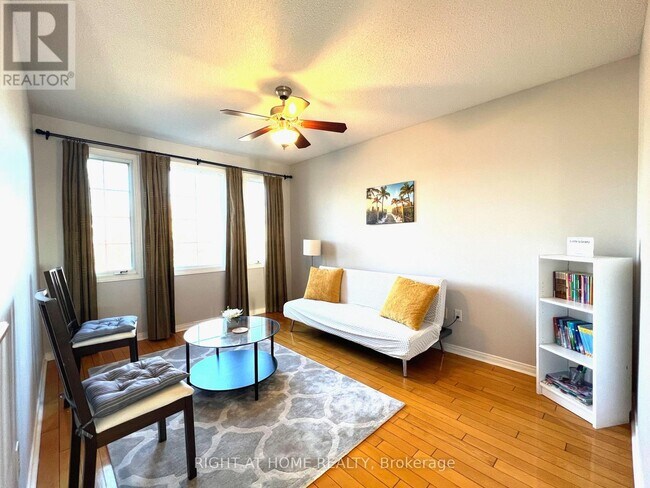 Photo - 590 Arbour Crescent