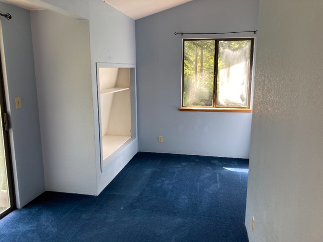 Photo - 90 Whittier Ln