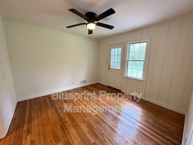 Photo - 9836 Redcliff Rd