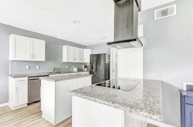 Photo - 1746 Cloister Dr