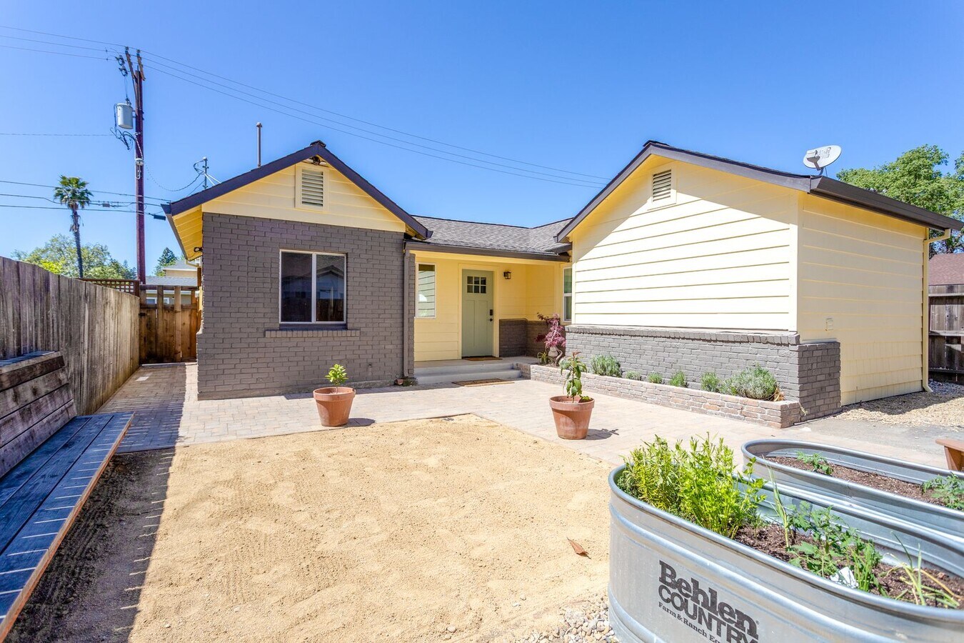 Photo - Bright Two Bedroom One Bath Near Downtown ...