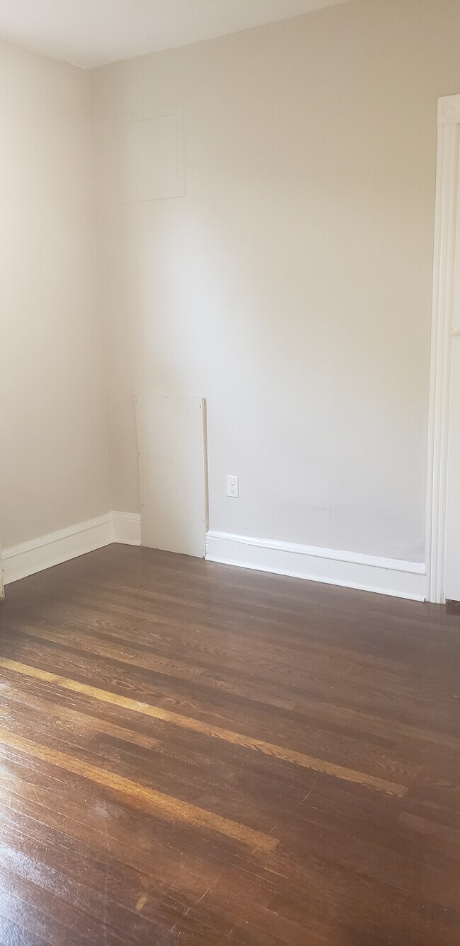 Photo - 1506 N Van Buren St Unit 2