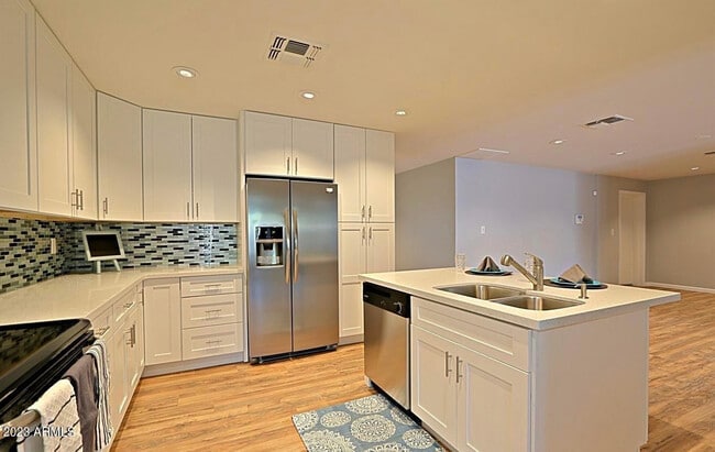 Photo - 14 E Balboa Dr