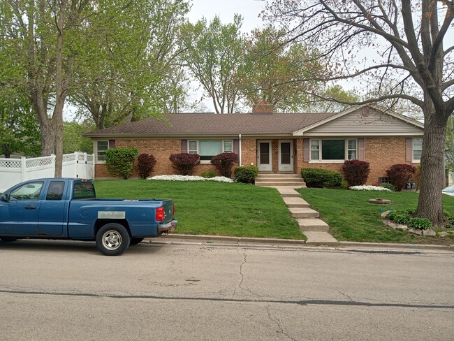 Front Yard (319 on the right) - 319 E Elm Ave Apartment Unit 319 E Elm Avenue