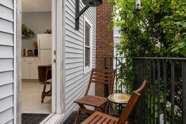 Photo - 377 Dorchester St Unidad 2
