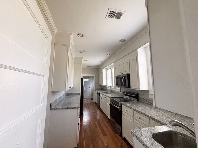 Photo - Bungalow in Rosewood