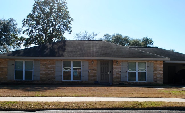 Building Photo - 420 Kim Dr