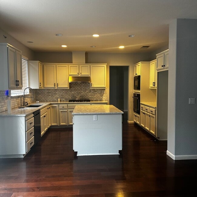 Photo - House For Rent!