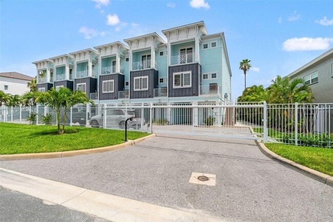 Photo - 11715 1st St E