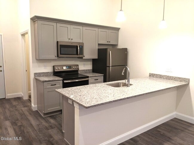 Building Photo - 12 White St Unit #26