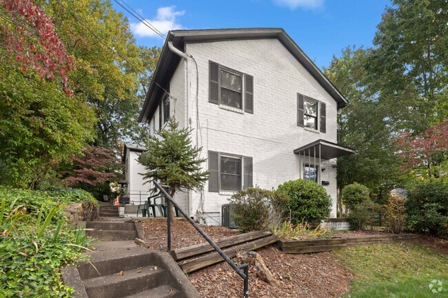 Building Photo - Downtown Townhouse