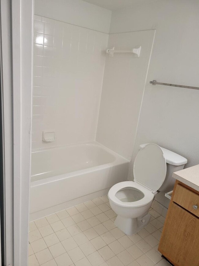 Building Photo - 2445 SW 18th Terrace Unit 210