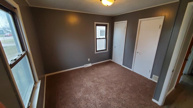 Photo - 449 4th St E
