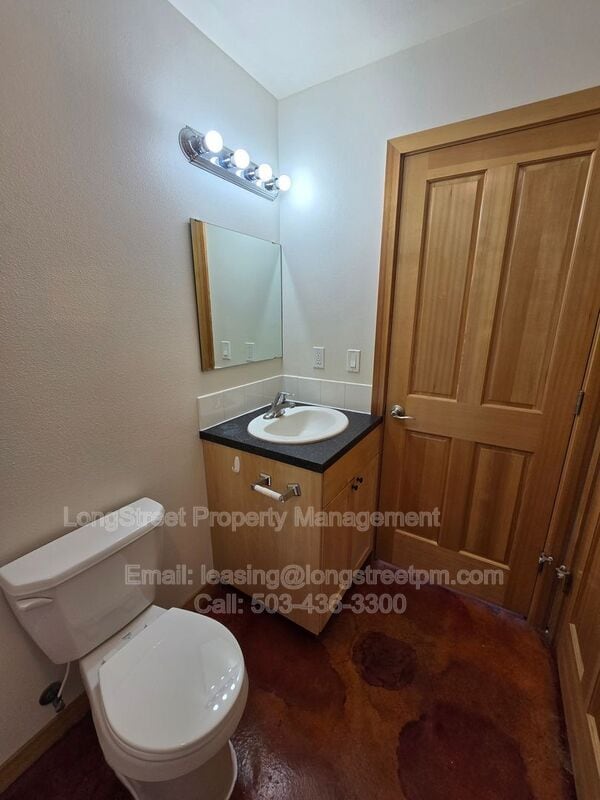 Photo - 132 SW Avery Ave