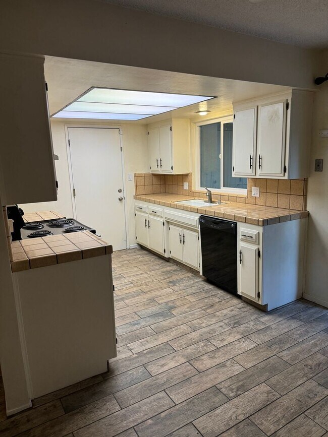 Photo - 409 Quailridge Rd Unit B