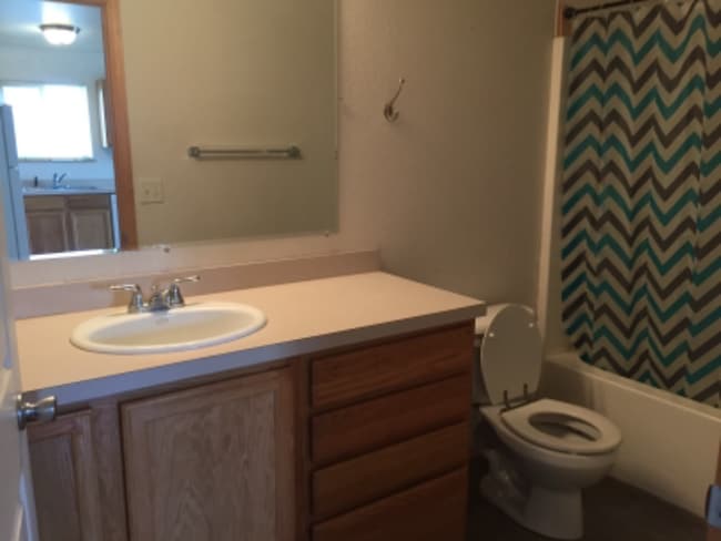 Photo - 105 E King St