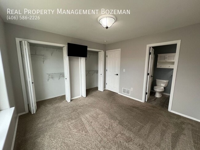 Photo - 452 Woodman Dr