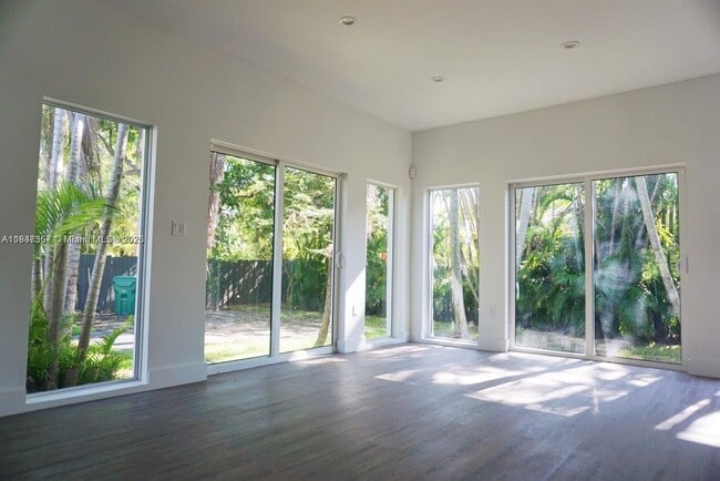2450 SW 19th Ave