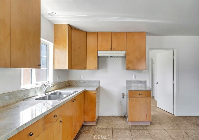 Building Photo - 6827 Simpson Ave Unit 1-1 Rental