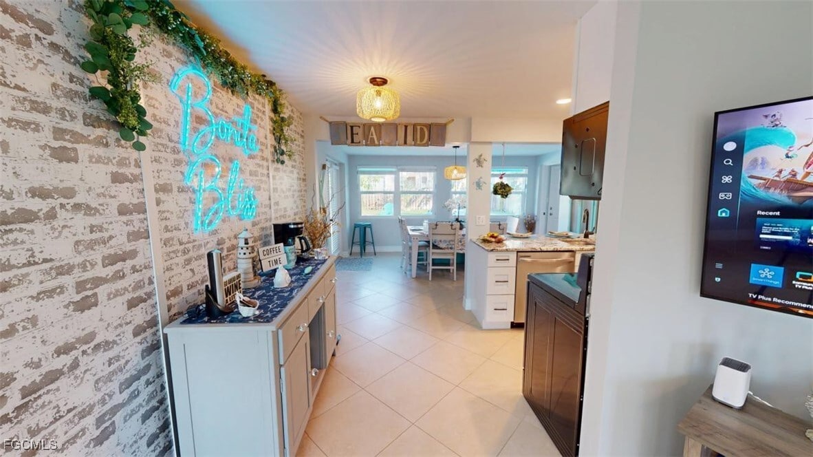 Photo - 560 E Valley Dr
