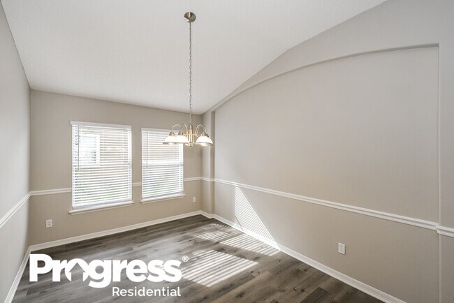 Photo - 1098 Maple Ln