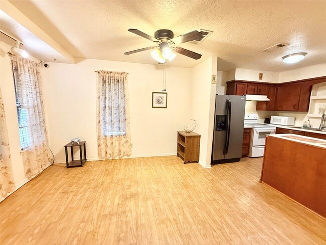 Building Photo - 2501 Shady Creek Ln Rental