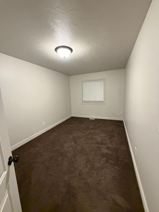 Photo - 565 Pioneer Rd