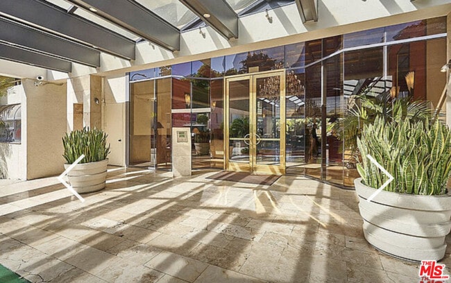 Photo - 121 S Hope St Unidad 102