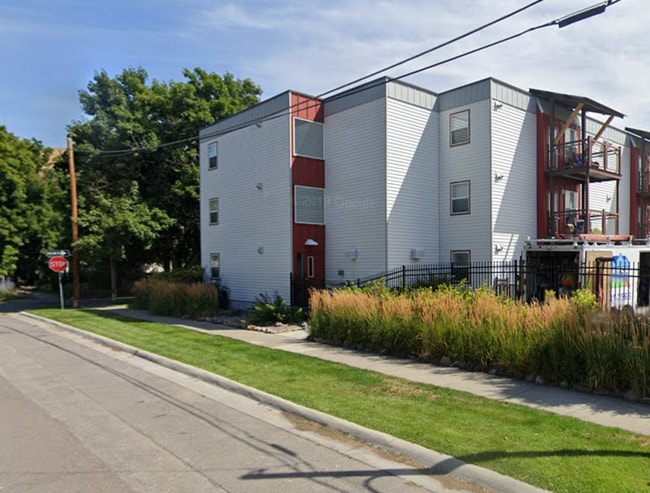 Photo - SAVE MONEY ON EXTENDED STAYS. Beautiful Furnished and Completly Supplied Condo in Downtown Misso...