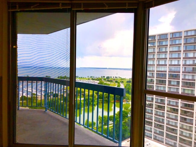 Lake and City views - 1660 N Prospect Ave Unit 18