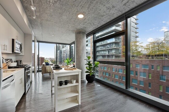 Photo - 720 S Clark St
