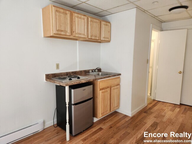 Photo - 405 Beacon St Unit D