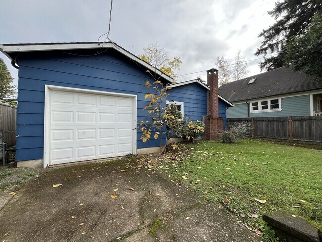 Photo - Charming 3-Bedroom Home with Hardwood Floo...