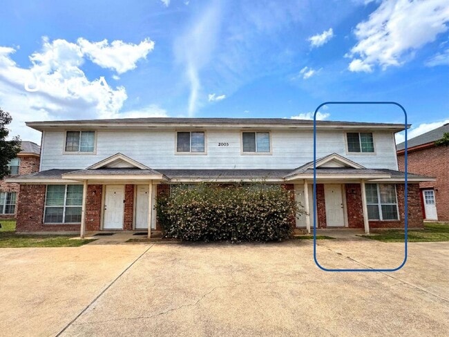 Photo - 2003 Monte Carlo Ln Unit Apt A