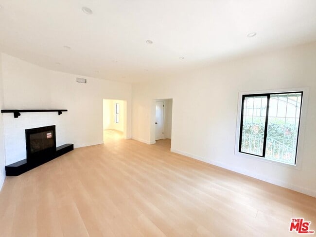 Photo - 6132 Whitsett Ave
