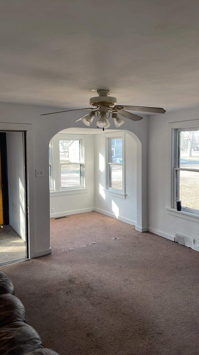 Photo - 108 W Grant St