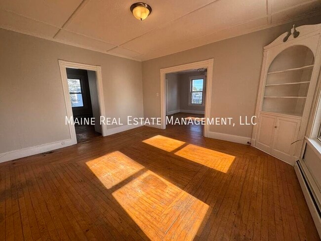 Building Photo - 9 Summer St Unit 2 Rental
